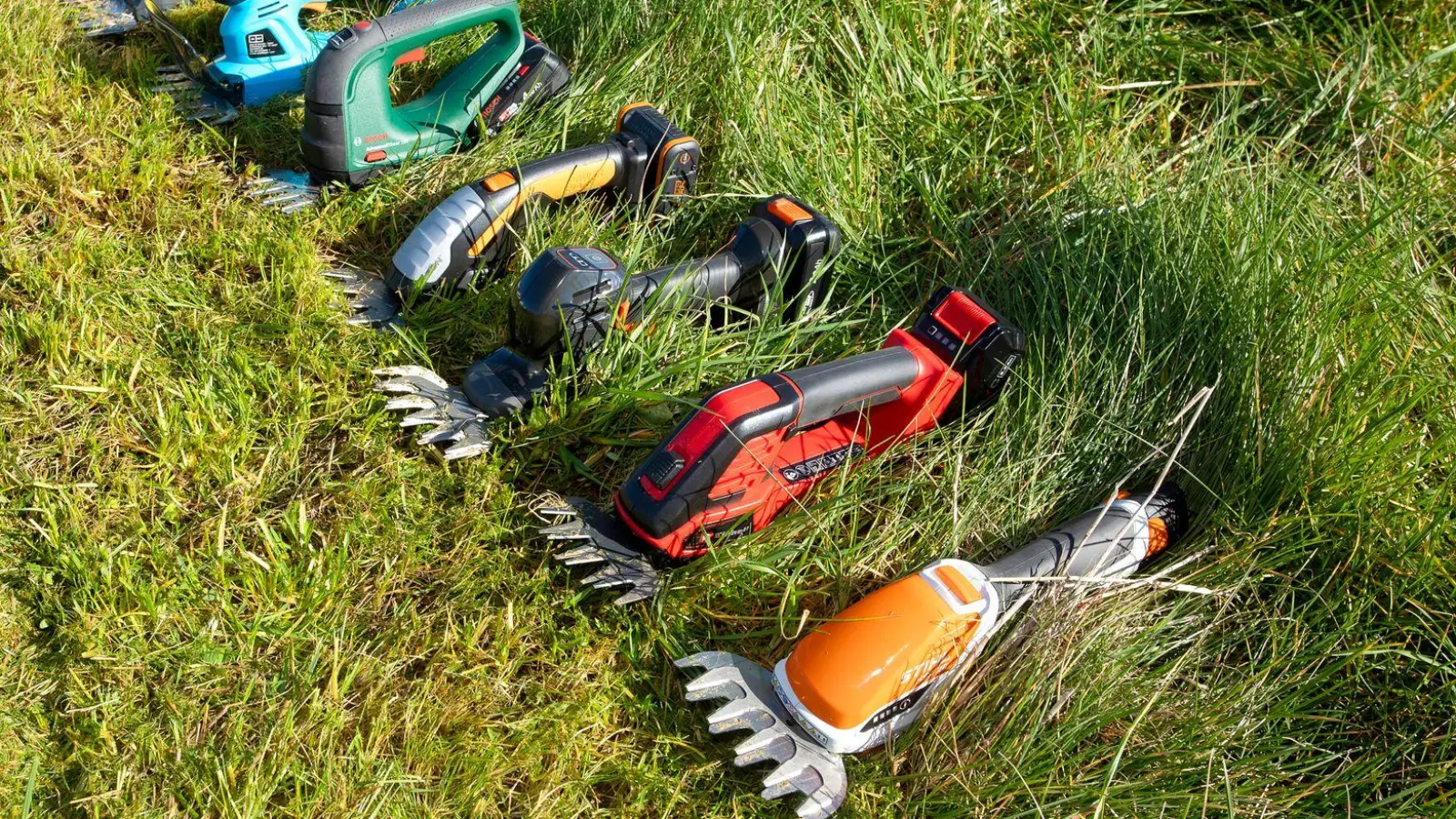 Scheren für Sträucher und Rasen: Sieben Geräte haben „selbst.de“ und Tüv Rheinland getestet. (Foto: selbst ist der Mann/selbst.de/dpa-tmn)