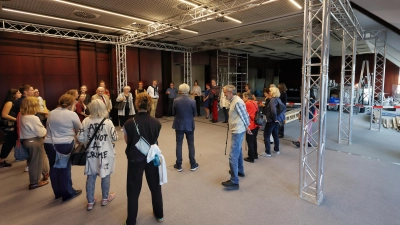 Erster Besuch in der Ausweichspielstätte des Theater Ansbach: ein Blick in den Zuschauerraum. (Foto: Thomas Wirth)