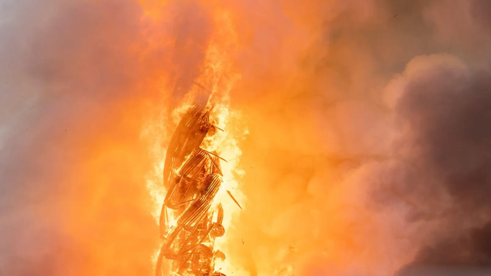 Auch die ikonische Turmspitze des Gebäudes wurde völlig von den Flammen zerstört. (Archivbild) (Foto: Ida Marie Odgaard/Ritzau Scanpix Foto/dpa)