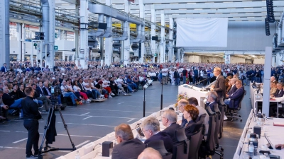 In der Wolfsburger Zentrale begann die Serie von außerordentlichen Treffen zwischen Vorstand und Belegschaft. (Archivbild) (Foto: Roland Niepaul/Volkswagen VW/dpa)