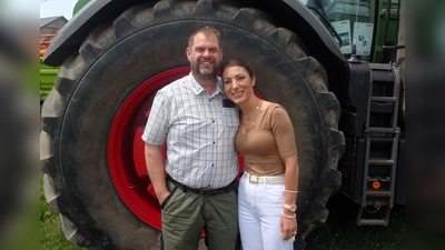 Christian Rothe mit seiner Frau Mirabella. Manchmal hat er ein wenig Heimweh nach Franken, doch grundsätzlich ist er in Siebenbürgen sehr glücklich. (Foto: Karl-Heinz Gisbertz)