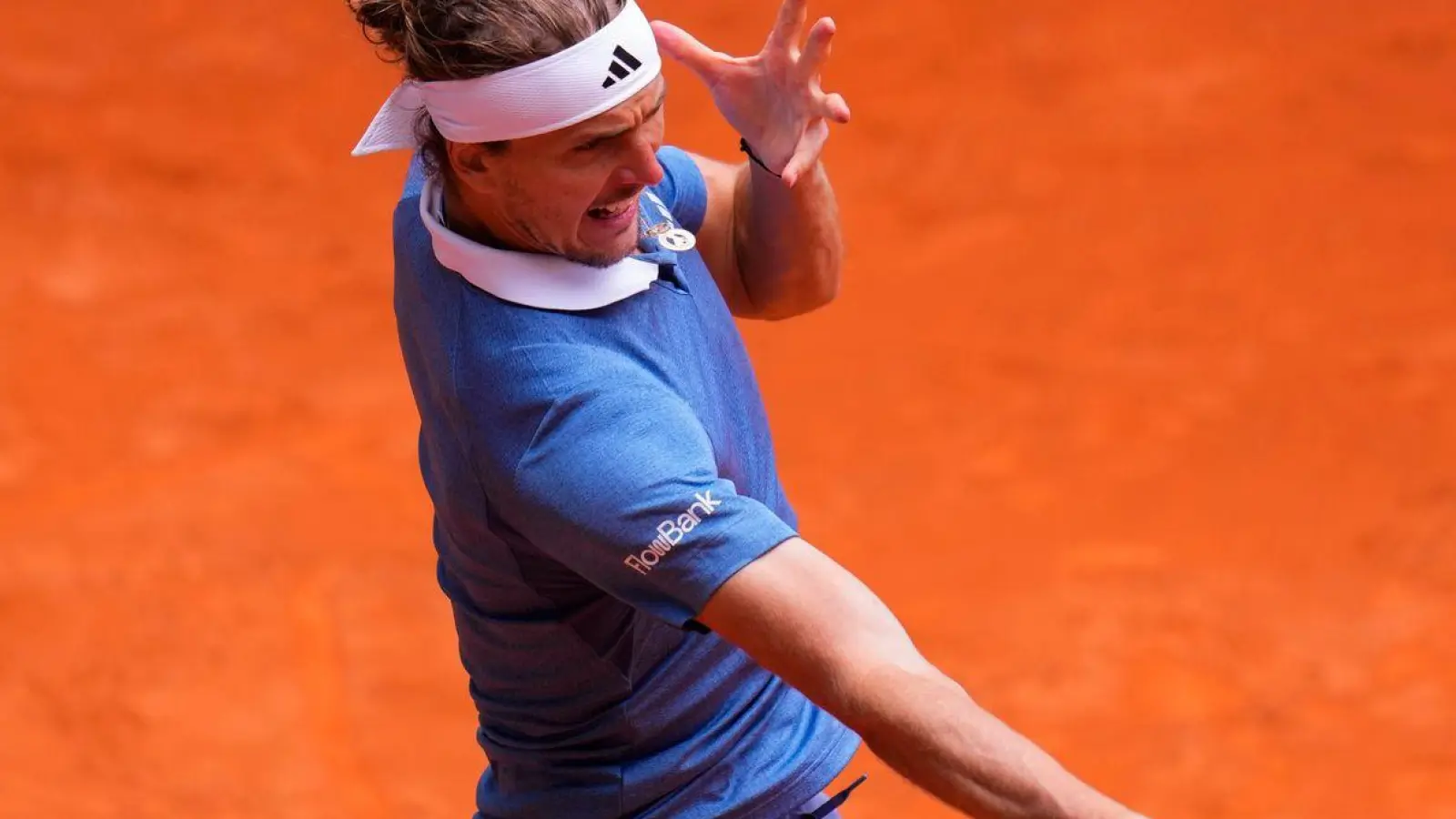 Alexander Zverev hat sein Auftaktmatch in Rom gewonnen. (Foto: Manu Fernandez/AP/dpa)