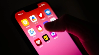 Der klassische Heirats- und Liebesschwindler war Einzeltäter. Heute arbeitet die kriminelle Branche in industriellem Maßstab. (Symbolbild) (Foto: Sina Schuldt/dpa/dpa-tmn)