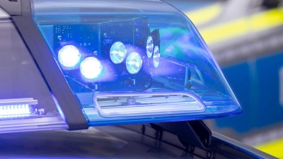 Mehrere Streifen sind im Einsatz. (Symbolbild) (Foto: Daniel Karmann/dpa)