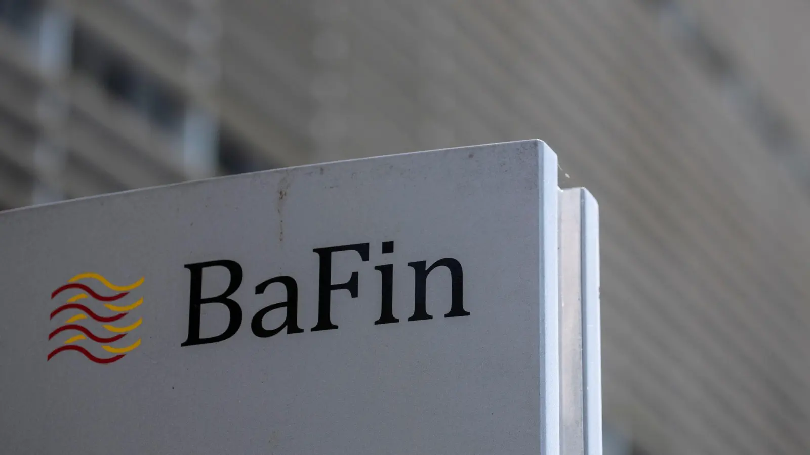 Die Finanzaufsicht Bafin will Kleinanleger vor Verlusten mit Turbo-Zertifikaten schützen (Symbolbild) (Foto: Boris Roessler/dpa/dpa-tmn)