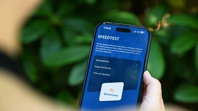 Wie ist mein Handyempfang? Zehntausende Menschen zückten ihr Smartphone, um diese Frage zu klären. (Foto: Wolf von Dewitz/dpa)