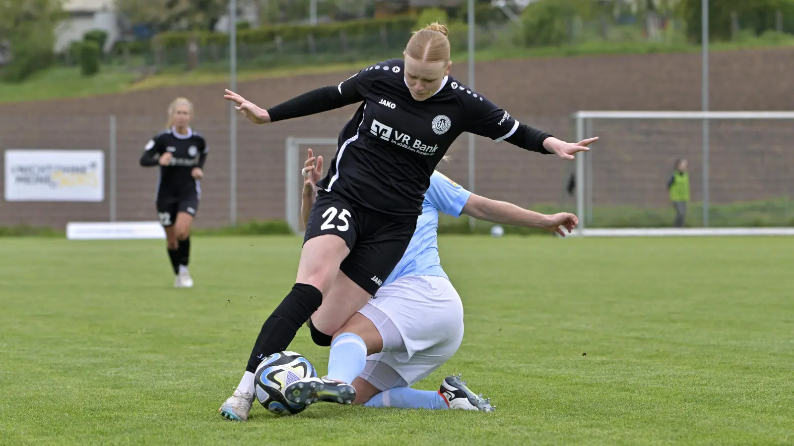 Um Balance bemüht: Solveig Schlitter, Torschützin im Hinspiel, fehlt dem SV Weinberg in Mönchengladbach. (Foto: Martin Rügner)