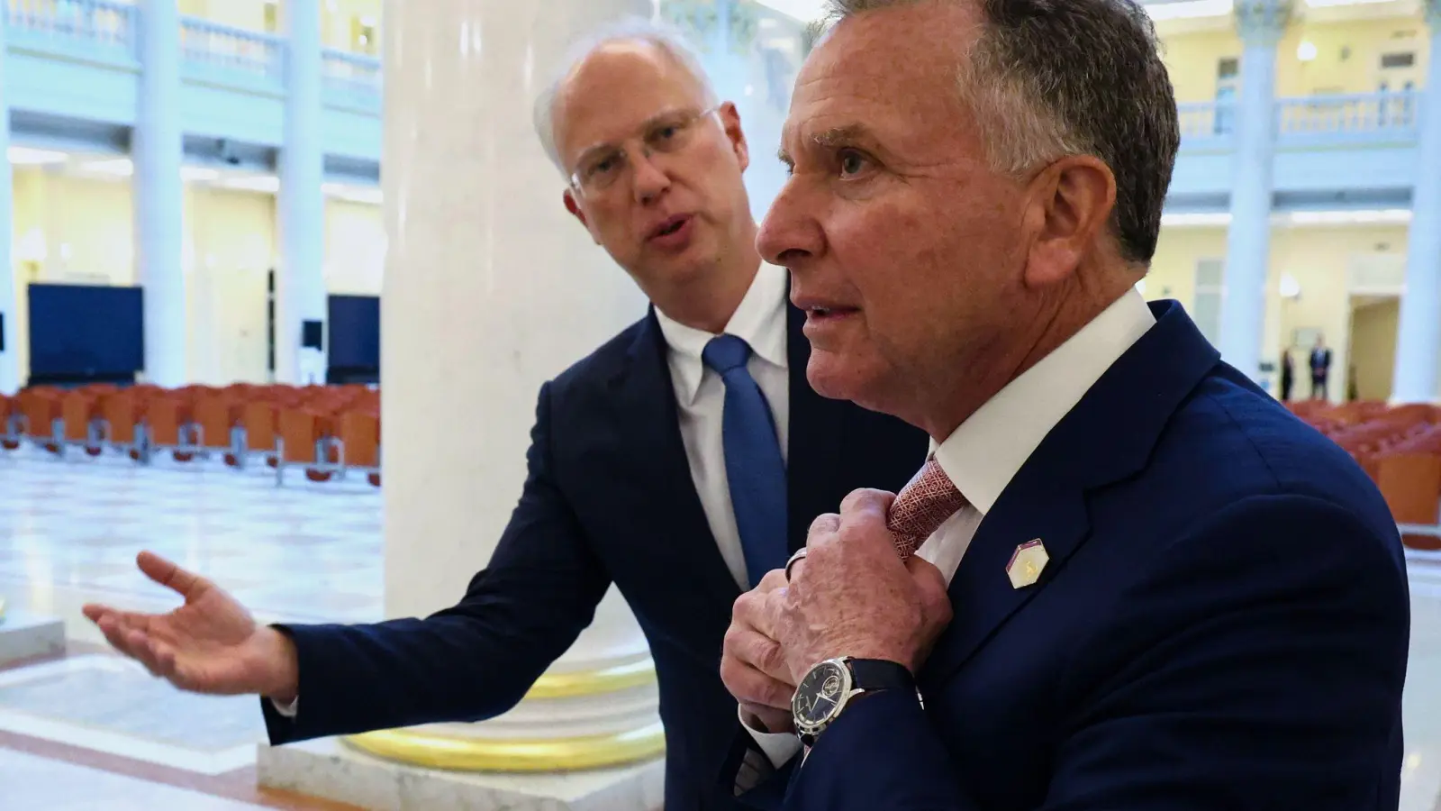 Den US-Sondergesandten Steve Witkoff hat Kirill Dmitrijew hofiert, für den Bundeskanzler Merz hat er nur Spott übrig. (Archivbild) (Foto: Vyacheslav Prokofyev/Pool Sputnik Kremlin/AP/dpa)