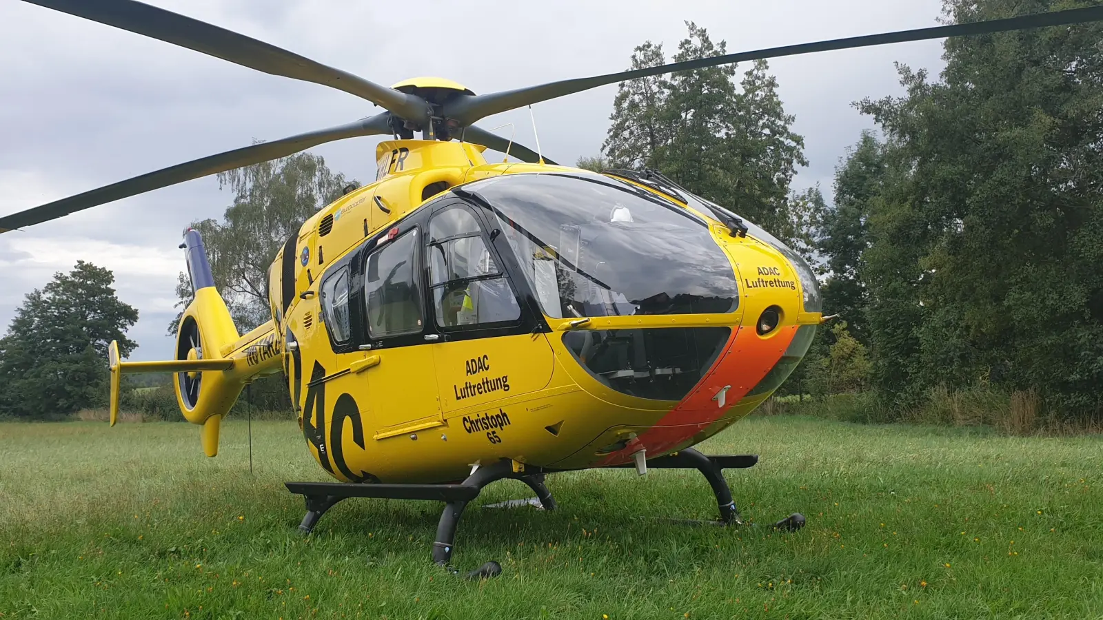 Mit dem Rettungshubschrauber wurde ein schwer verletzter Motorradfahrer in eine Klinik geflogen. (Symbolbild: Wolfgang Grebenhof)