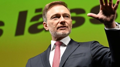 FDP-Vorsitzender Christian Lindner wurde bei einem Wahlkampfauftritt beworfen. (Foto: Bernd Weißbrod/dpa)