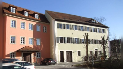 Das Rathaus von Feuchtwangen: Wer ab der neuen Amtsperiode als Bürgermeister an der Spitze der Stadt steht, darüber kann die Bevölkerung bei der Kommunalwahl am 8. März entscheiden.  (Foto: Jasmin Kiendl)