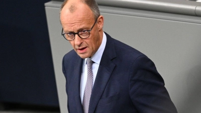 Bundeskanzler Friedrich Merz (CDU) äußert sich in seiner Regierungserklärung im Bundestag gleich zu Beginn am Montag in Ägypten unterzeichneten Gaza-Friedensplan von US-Präsident Donald Trump.  (Foto: Niklas Graeber/dpa)
