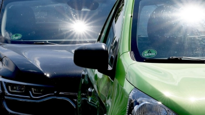Als der Vater zu seinem im Auto vergessenen Zweijährigen eilte, war dieser bereits tot (Symbolbild). (Foto: Britta Pedersen/dpa-Zentralbild/dpa-tmn)