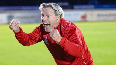 Energiegeladen: Helmut Rahner, der neue Trainer des TSV Nürnberg-Buch, hier beim Sieg gegen den TSC Neuendettelsau. (Foto: Sportfoto Zink/Wolfgang Zink)