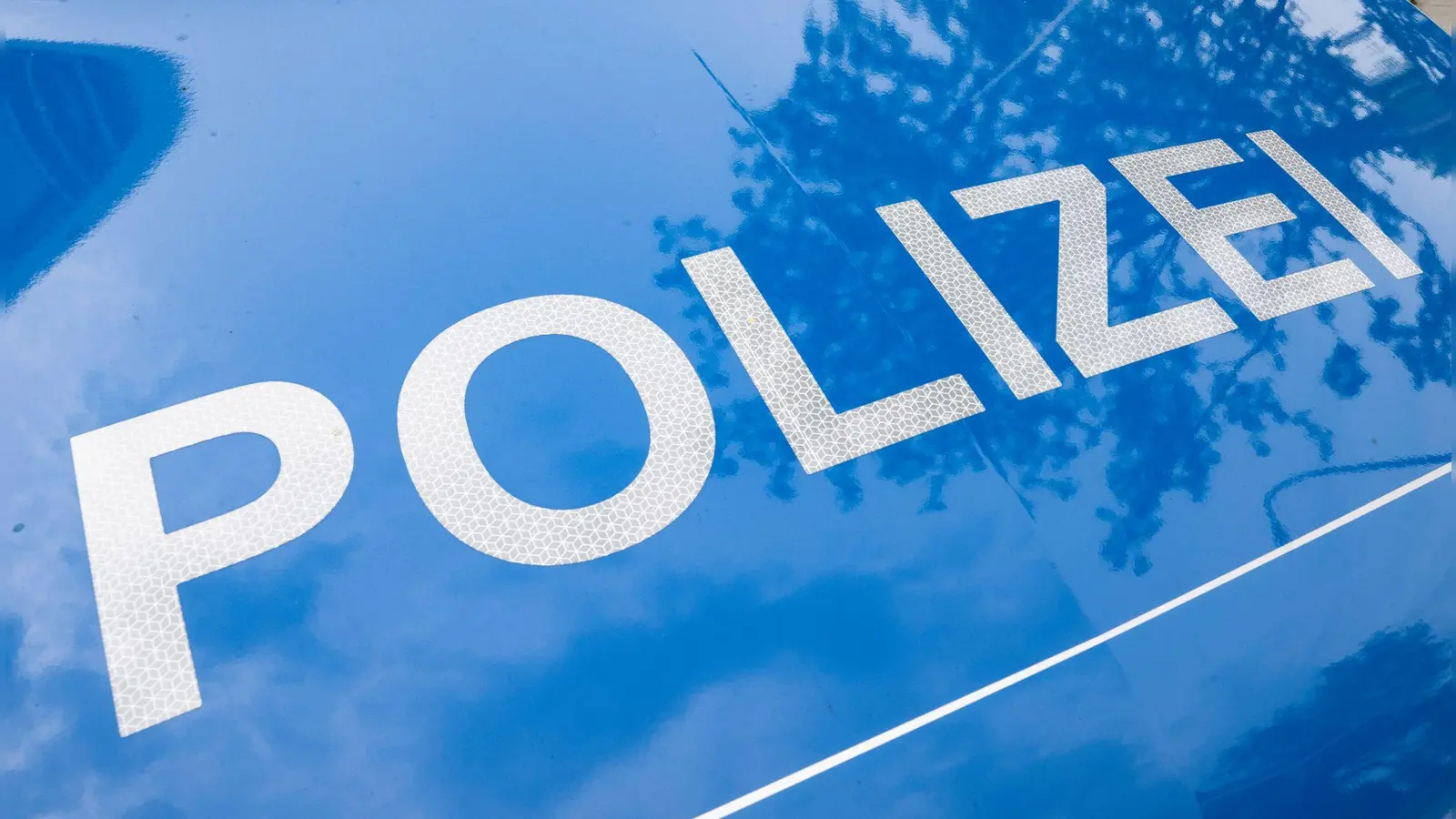 Warum der Mann stürzte und starb, ist noch unklar. (Symbolbild) (Foto: Boris Roessler/dpa)