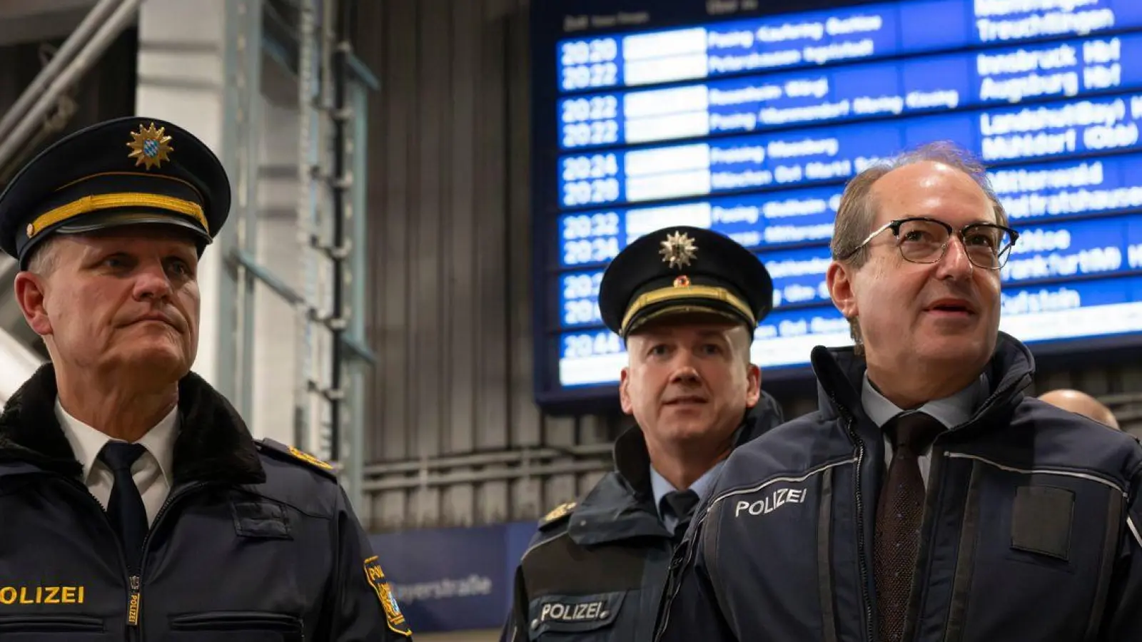 Am Münchner Hauptbahnhof war Bundesinnenminister Alexander Dobrindt (CSU) dabei. (Archivfoto) (Foto: Peter Kneffel/dpa)