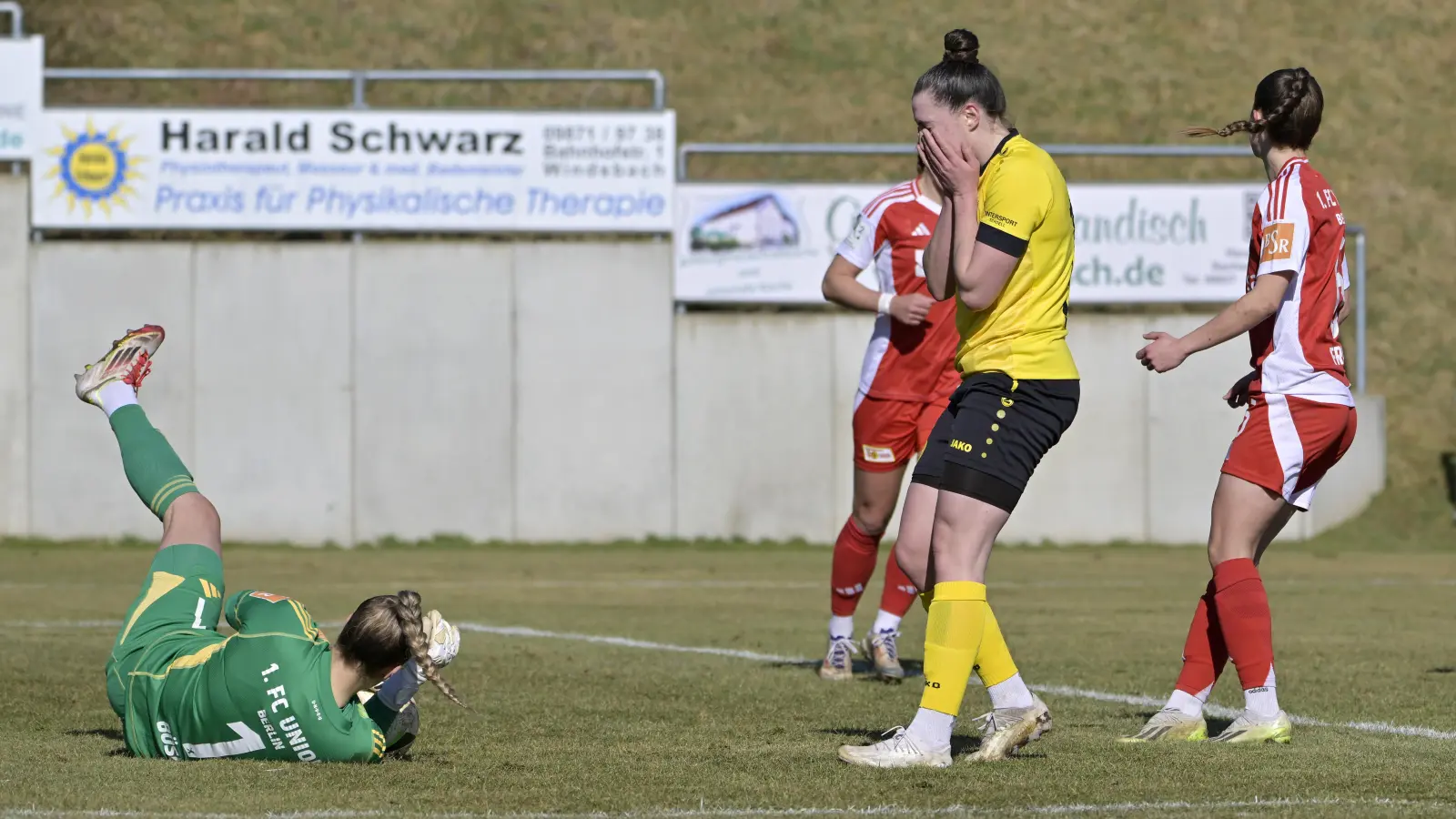 Bloß nicht wieder so gute Chancen vergeben wie im Hinspiel: Ellen Riess ärgert sich hier über eine vergebene Möglichkeit im Spiel gegen Union Berlin. (Foto: Martin Rügner)