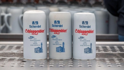Das Schlappenbier wird eigens für den Hofer Schlappentag eingebraut. (Archivbild) (Foto: Daniel Vogl/dpa)