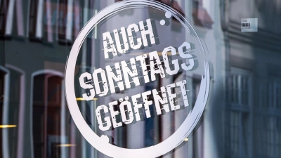 An Sonn- und Feiertagen müssen Geschäfte in der Regel geschlossen bleiben. In einigen Bundesländern gibt es bereits Sonderregelungen für Sonntagsöffnungen. (Symbolbild)  (Foto: Jens Büttner/dpa)