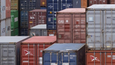 Zwei solcher Schiffscontainer standen in Mittelfranken in Flammen. (Symbolbild) (Foto: Tim Würz/dpa)