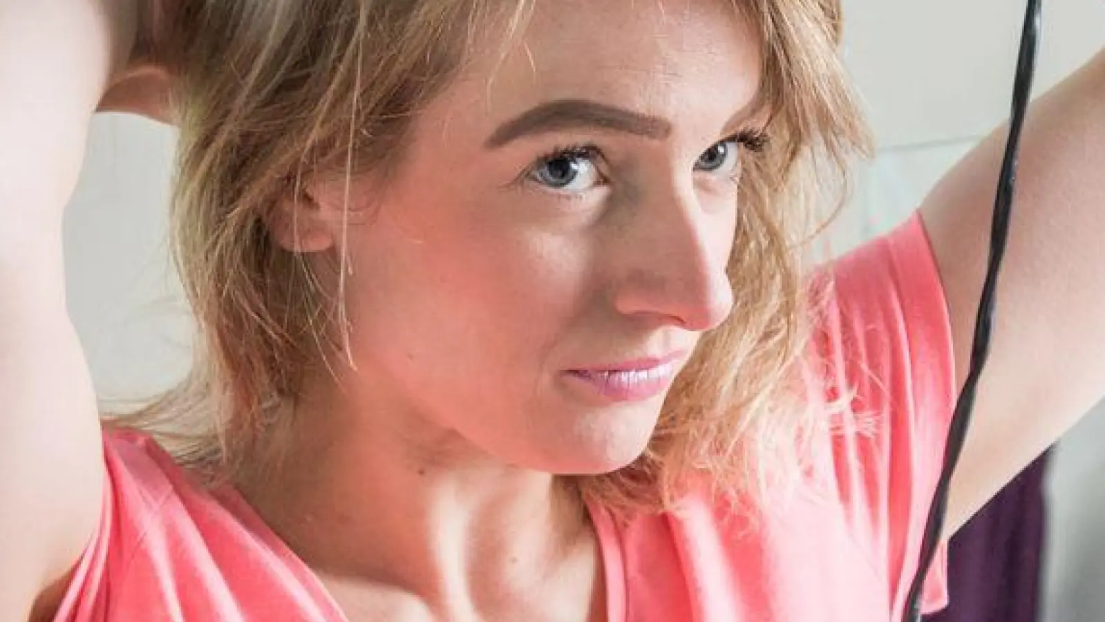 Heiße Luft? Oder können die Haare mit dem Föhn auch wirklich schonend getrocknet werden? (Foto: Christin Klose/dpa-tmn)