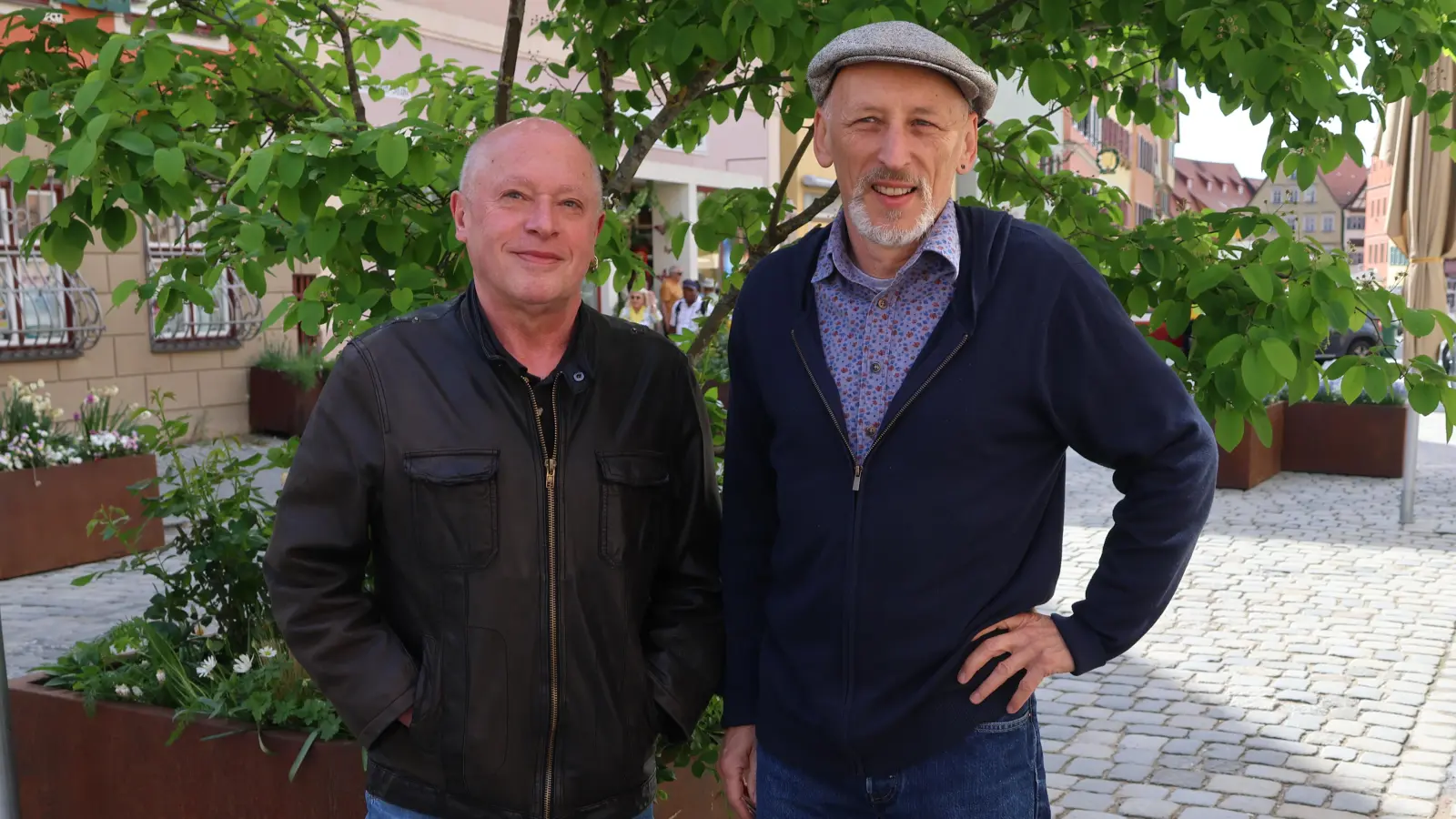 Friedemann Emmert (links) und Peter Cahn widmen sich am 17. Mai einen Abend lang dem legendären US-amerikanischen Musiker Bob Dylan. (Foto: Martina Haas)