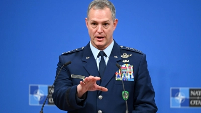 Der Oberbefehlshaber der Nato-Streitkräfte in Europa, Alexus Grynkewich, hat eine neue Sicherheitsstrategie des Bündnisses vorgestellt.  (Foto: Elisa Schu/dpa)