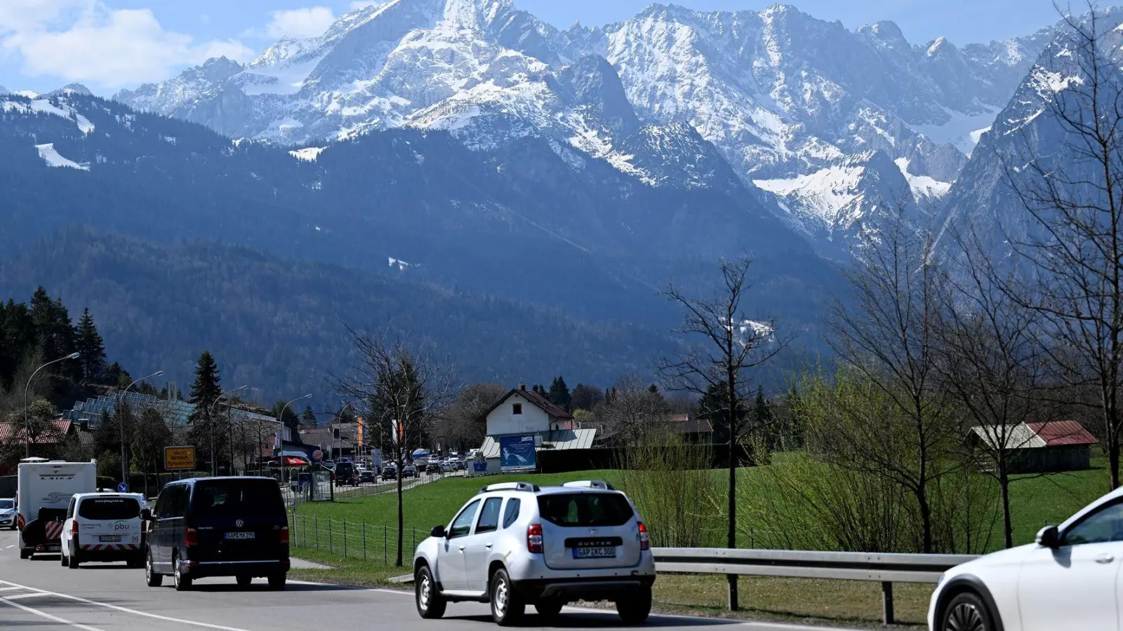 Der Wanktunnel soll das staugeplagte Garmisch-Partenkirchen im Osten entlasten. (Archivfoto)     (Foto: Angelika Warmuth/dpa)