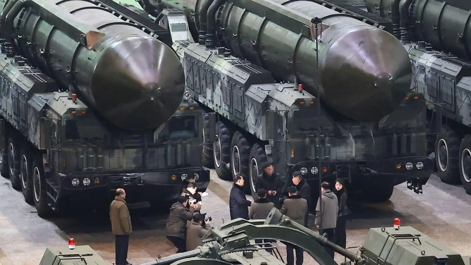 Nordkorea hat über 200 Granaten nahe der Seegrenze mit Südkorea abgefeuert. (Foto: Uncredited/KCNA/KNS/dpa)