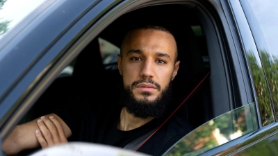 Noussair Mazraoui steht vor dem Abschied vom FC Bayern. (Foto: Sven Hoppe/dpa)