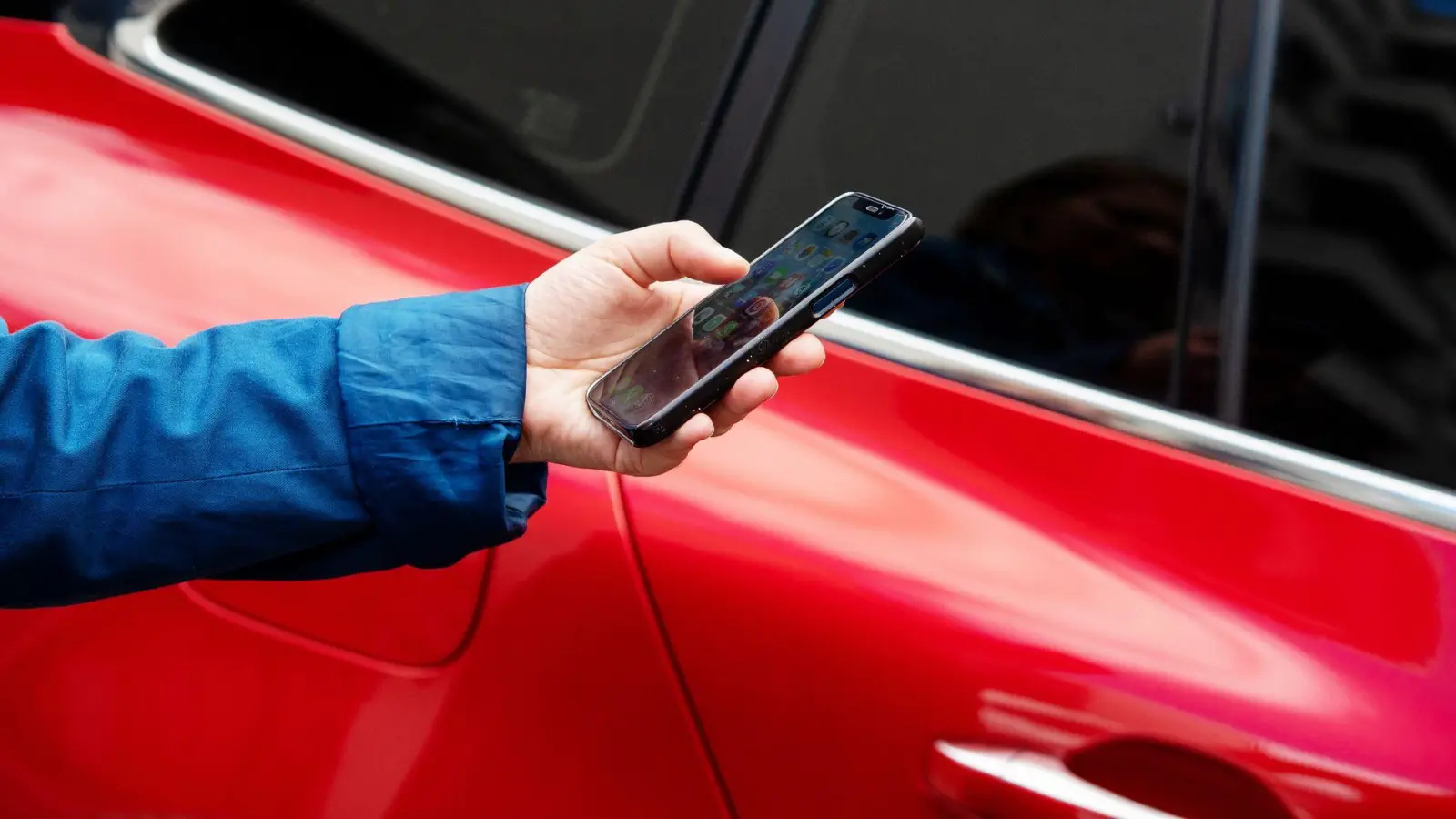 Nach Unfall: Wer auf eigene Faust einen Mietwagen bucht, kann gegen die Schadenminderungspflicht verstoßen. (Foto: Bernd Diekjobst/dpa-tmn)