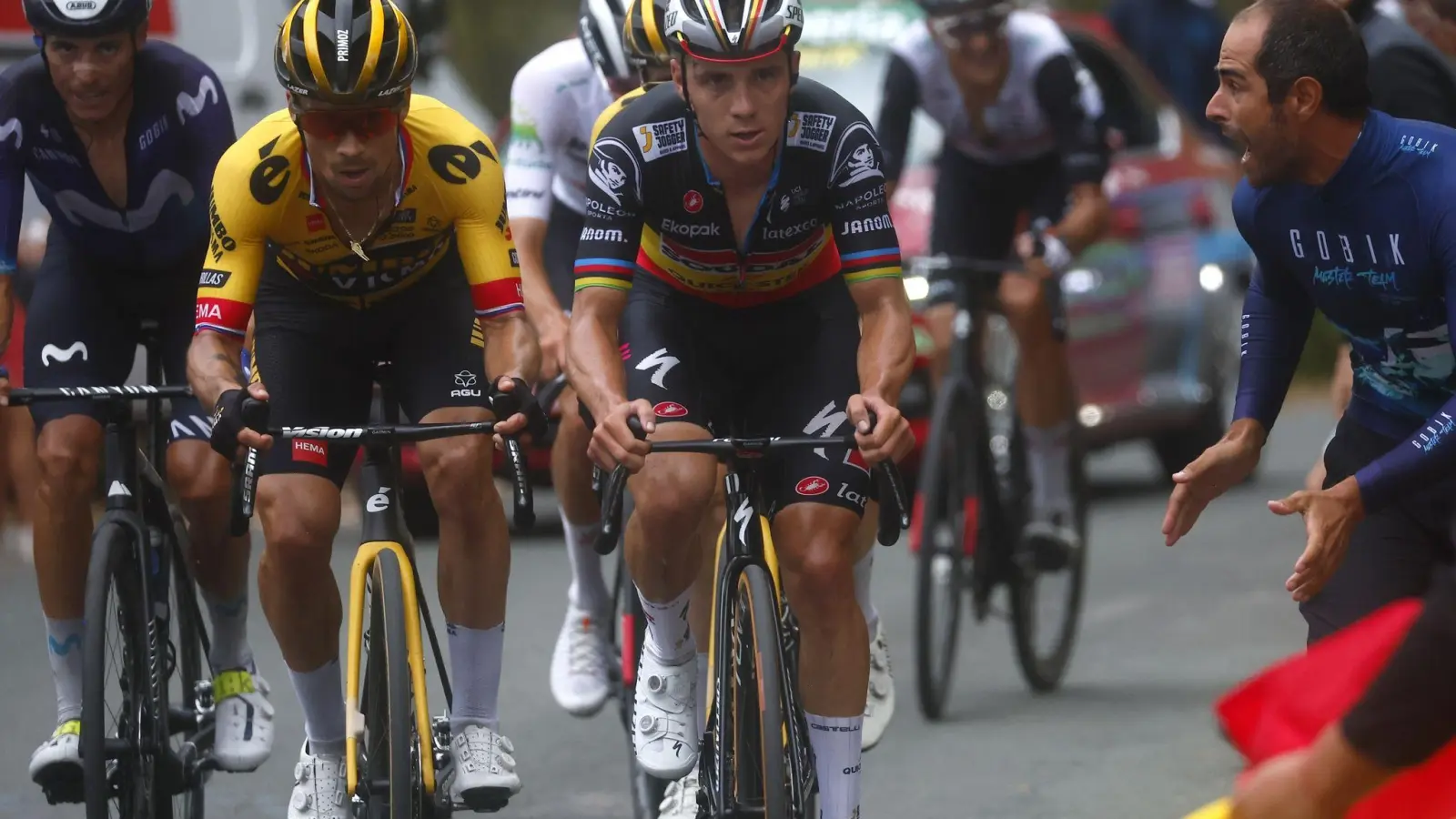 Die Teams der beiden Stars Primoz Roglic (l) und Remco Evenepoel stehen vor einer Fusion. (Foto: Pep Dalmau/Belga/dpa)