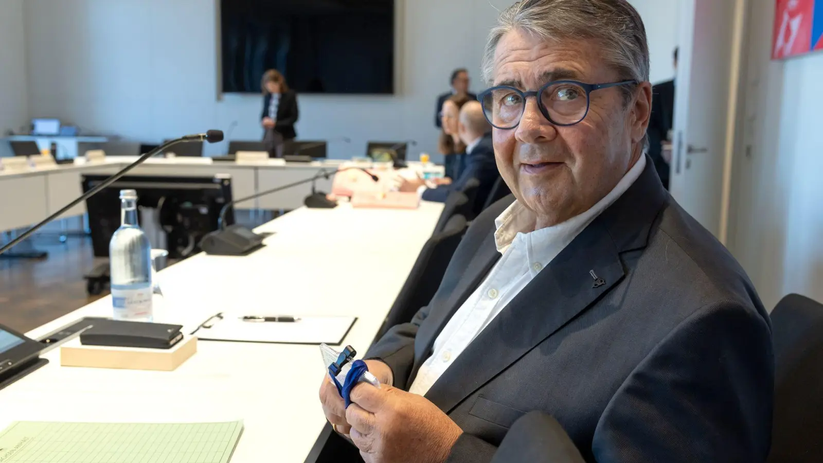 Ex-Wirtschaftsminister Sigmar Gabriel sagte vor dem Untersuchungsausschusses zur Stiftung Klima- und Umweltschutz MV in Schwerin aus. (Foto: Ulrich Perrey/dpa)