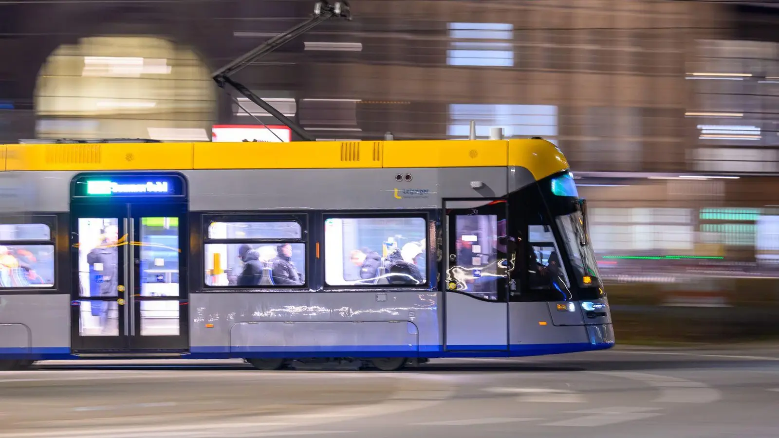 Als einzige Großstadt hat Leipzig das Nahverkehrsangebot seit 2023 um mehr als 10 Prozent ausgebaut. (Archivbild) (Foto: Hendrik Schmidt/dpa)