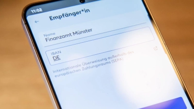 Seit dem 9. Oktober 2025 bei Steuerüberweisungen noch wichtiger: Die Überprüfung der Empfängerdaten. (Foto: Christin Klose/dpa-tmn)