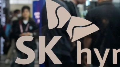 SK Hynix, der Speicherspezialist aus Südkorea, profitiert vom Boom der Künstlichen Intelligenz. (Symbolbild) (Foto: Ahn Young-joon/AP/dpa)