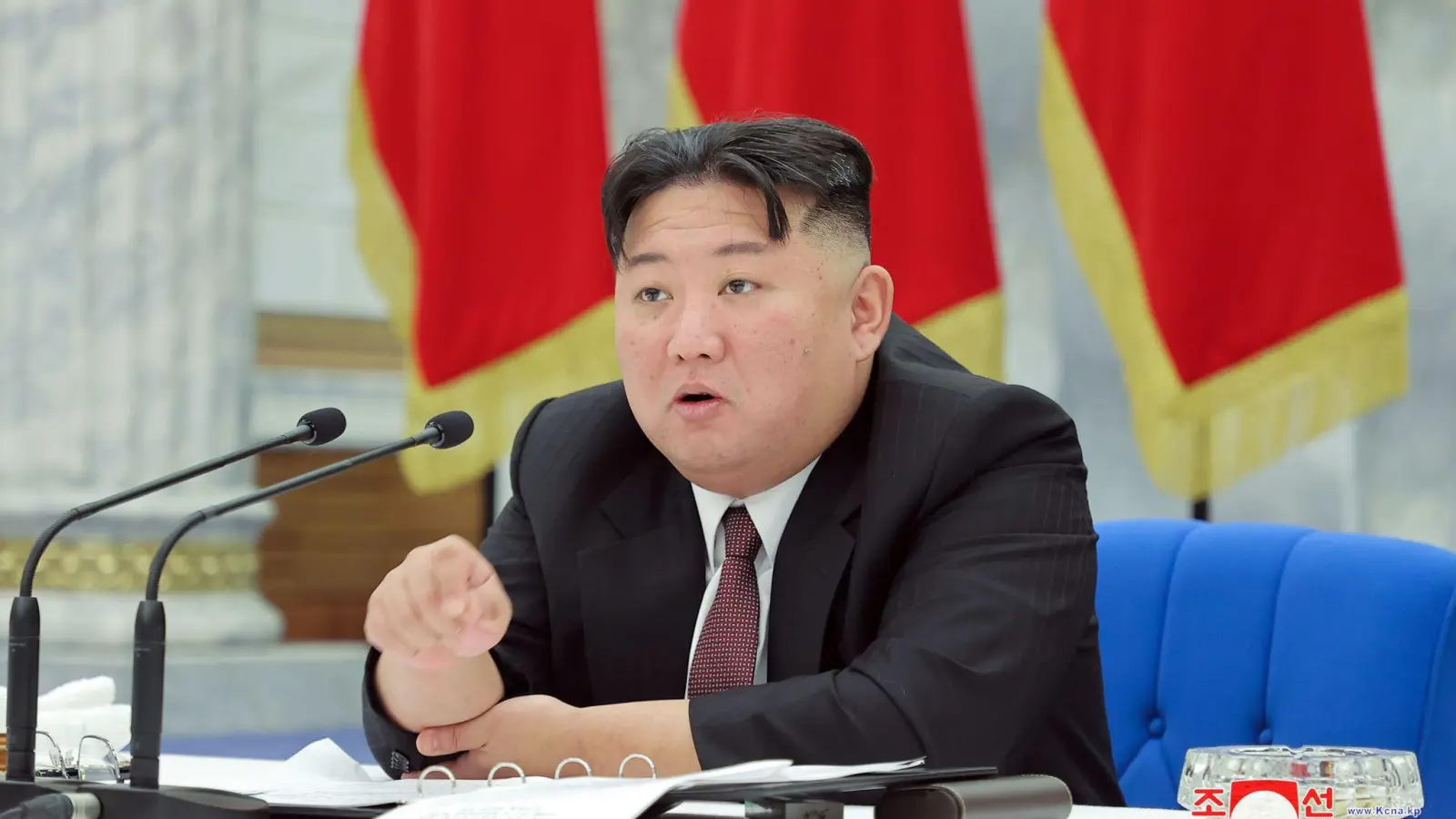 Nordkoreas Machthaber Kim Jong Un während einer Versammlung der Partei der Arbeit Koreas. (Foto: KCNA/dpa)