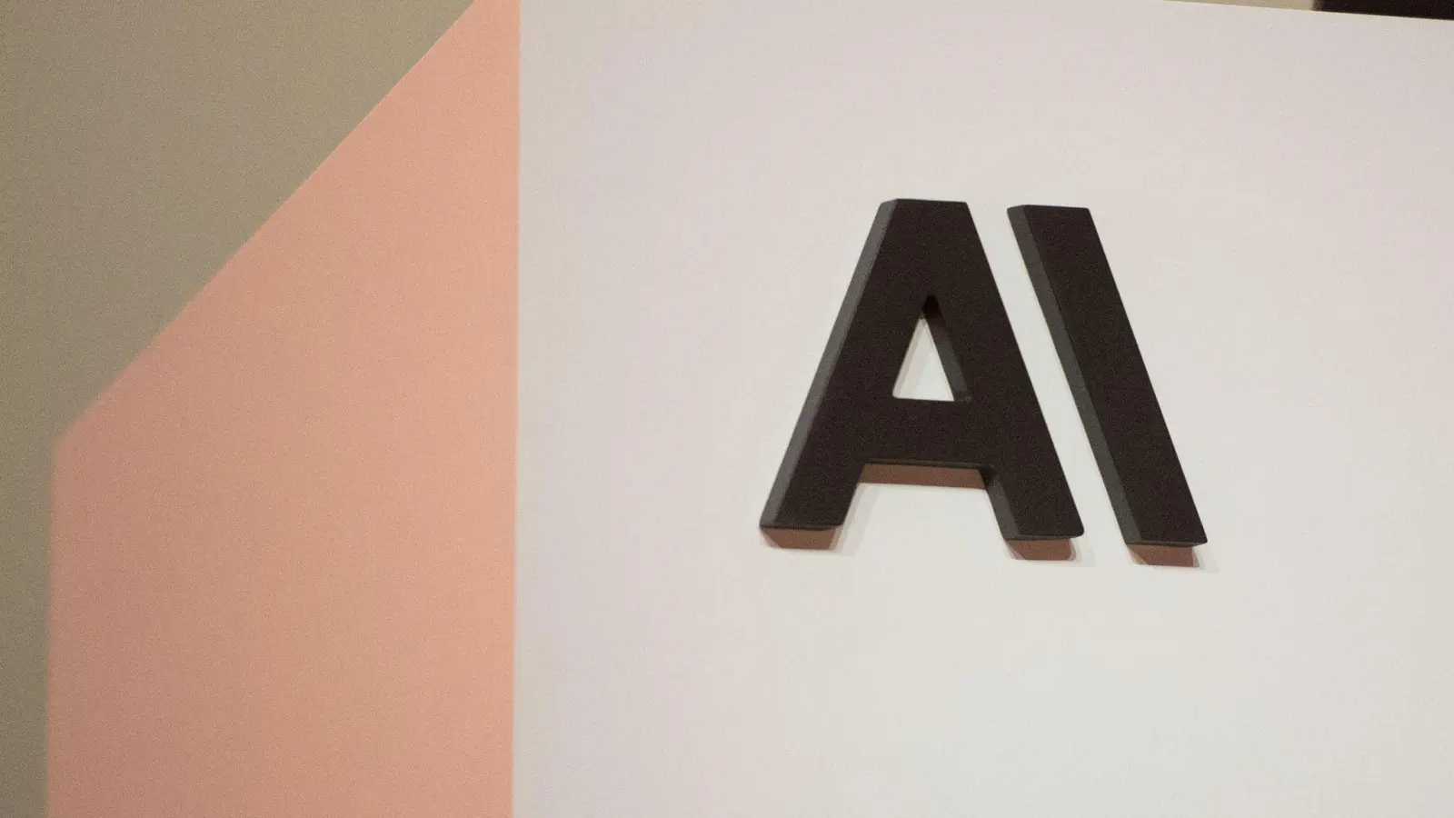 Das Bundesfinanzministerium sieht durch neuartige Modelle der Künstlichen Intelligenz (KI) wie „Claude Mythos” von Anthropic erhebliche Risiken. (Archivbild) (Foto: Andrej Sokolow/dpa)