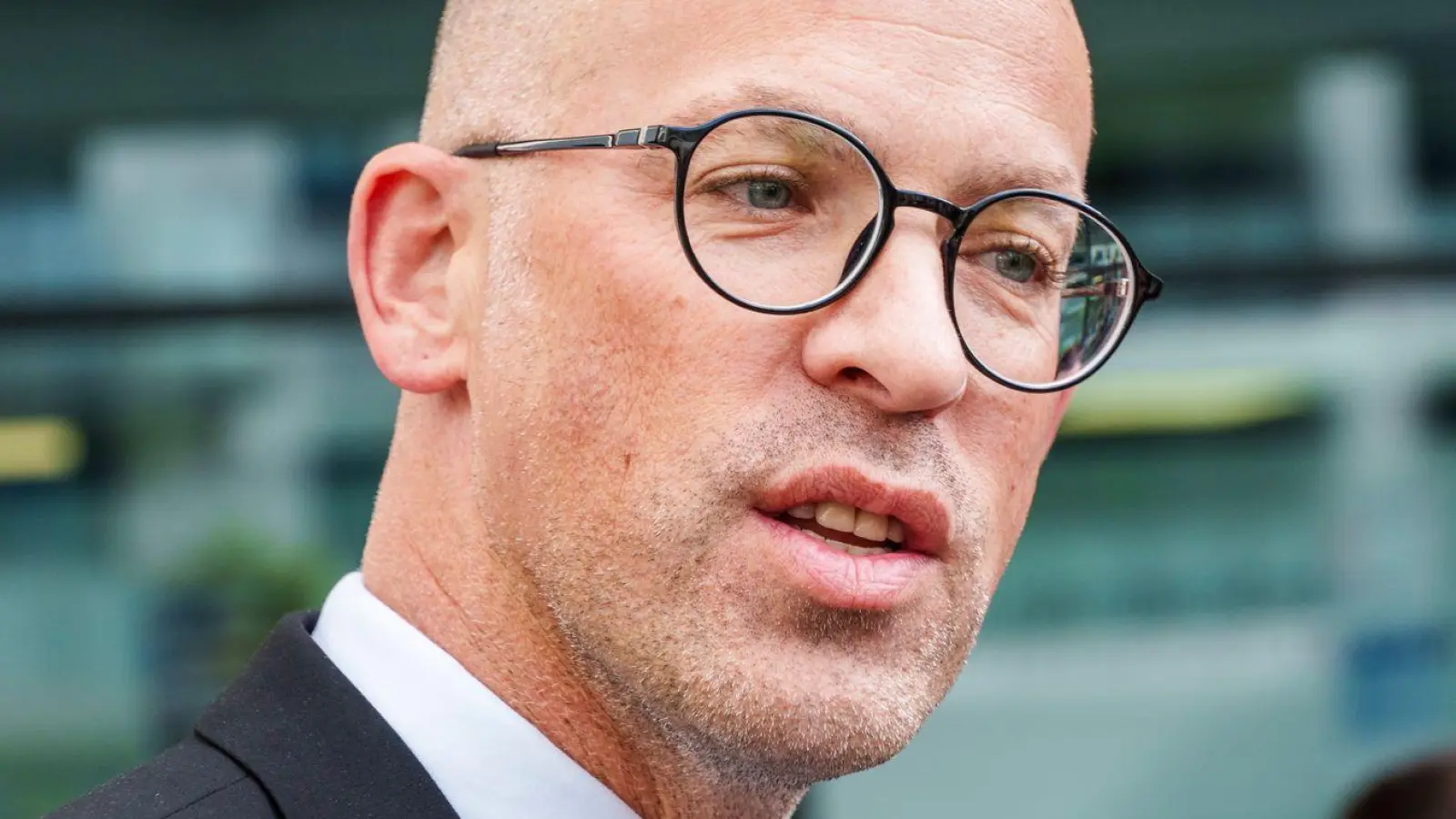 Der Frankfurter Oberstaatsanwalt Dominik Mies äußert sich zu den laufenden Ermittlungen.  (Foto: Andreas Arnold/dpa)