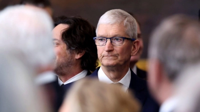  Kündigt nach seinem Treffen mit Trump ein 500 Milliarden Dollar schweres Investitionsprogramm an: Apple-Chef Tim Cook. (Archivbild)  (Foto: Kevin Lamarque/Pool Reuters/AP/dpa)