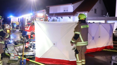 Bei einem Brand in St. Leon-Rot sind zwei Menschen ums Leben gekommen.  (Foto: René Priebe/dpa)