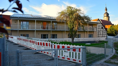 Der Kitaanbau in Aurach ist außer den Außenanlagen fertiggestellt und ist bereits in Betrieb. Mitte Oktober ist die Einweihung vorgesehen.  (Foto: Werner Wenk)