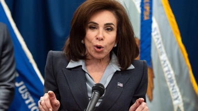 Staatsanwältin Jeanine Pirro ist seit langem als Unterstützerin von US-Präsident Donald Trump bekannt. (Archivbild) (Foto: Cliff Owen/FR170079 AP/dpa)