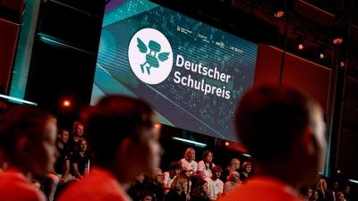 Bei der Vergabe der Auszeichnungen des Deutschen Schulpreises in Berlin kam auch eine bayerische Schule zum Zug. (Foto: Fabian Sommer/dpa)