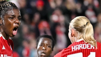 Edna Imade und Pernilla Harder beim Torjubel. (Foto: Harry Langer/dpa)