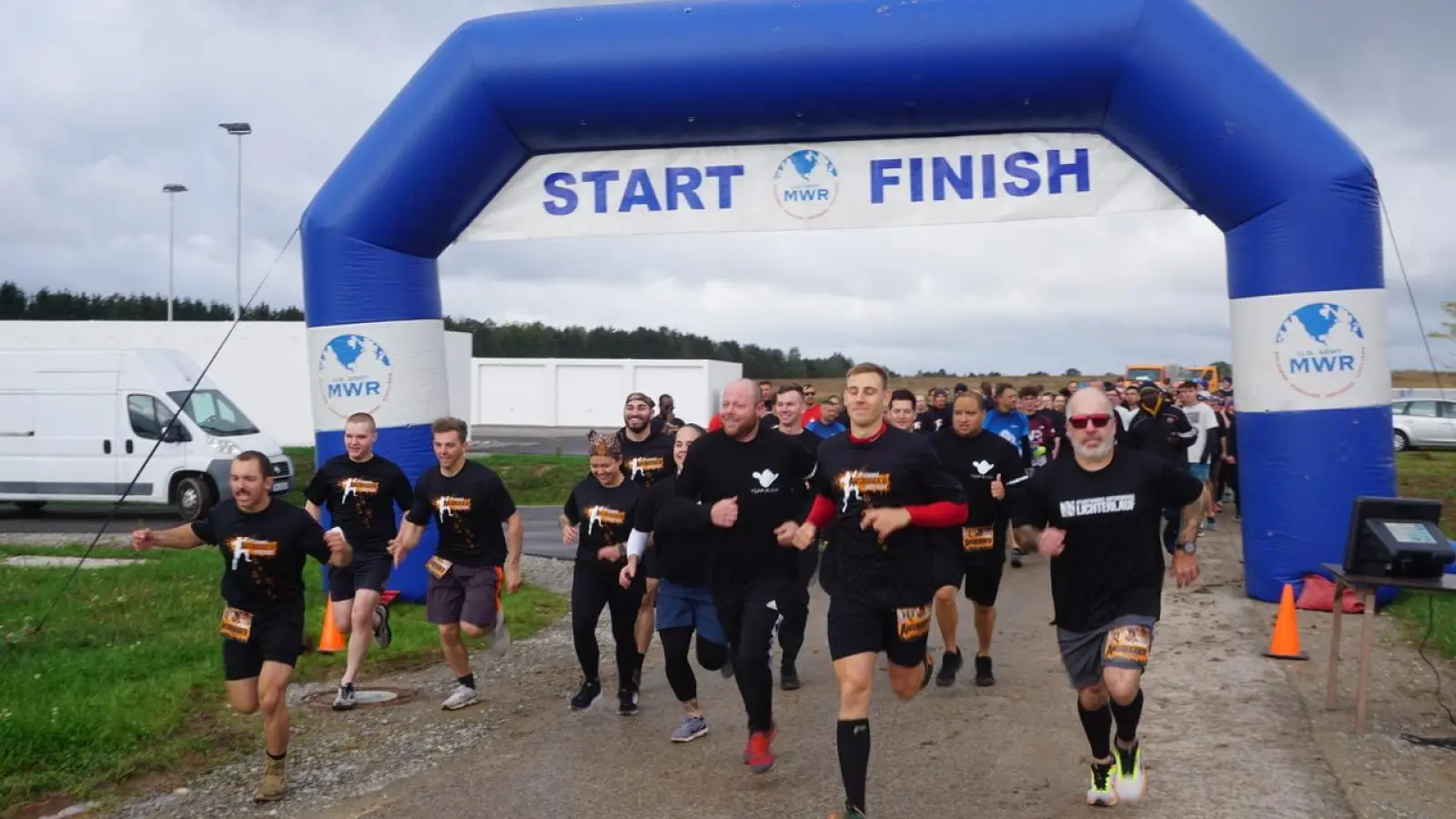 Der Start des Mud Runs 2024. (Foto: Paul Wiese)