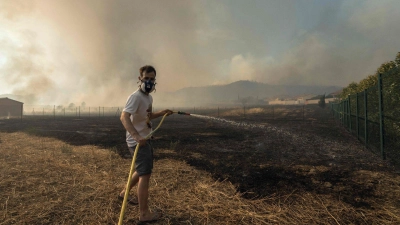 Das Feuer in Südfrankreich breitete sich rapide aus. (Foto: Idriss Bigou-Gilles/AFP/dpa)