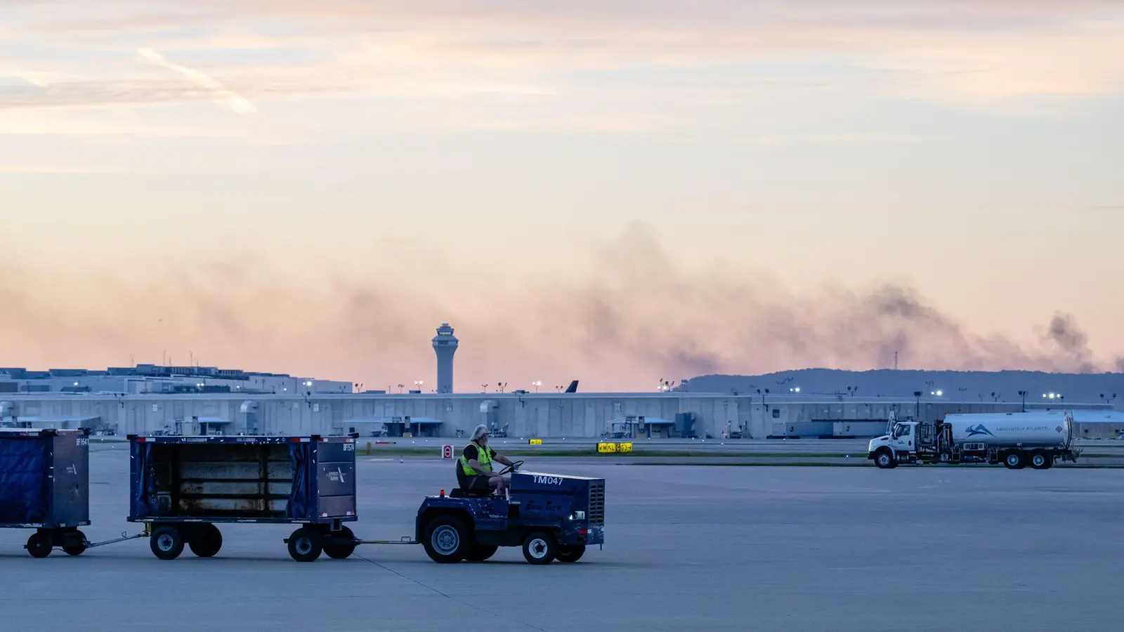 Die Zahl der Opfer nach dem Flugzeugabsturz steigt weiter.  (Foto: Jon Cherry/FR171965 AP/AP/dpa)