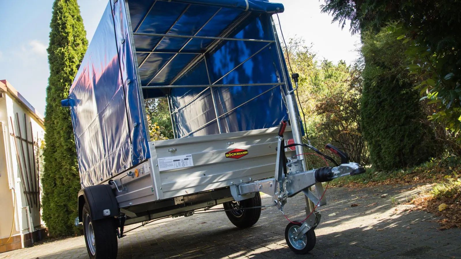Welche Anhängelast ein E-Auto ziehen darf, steht im Fahrzeugschein. (Foto: Christin Klose/dpa-tmn)