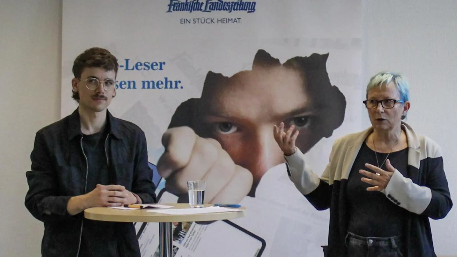 Digitalredakteur Johannes Hirschlach und Chefredakteurin Gudrun Bayer diskutierten mit Leserinnen und Lesern. (Foto: Constantin Prosch)